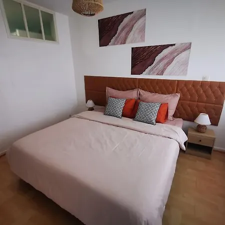 Bel Appartement, Et Salon A Centre Apartment *